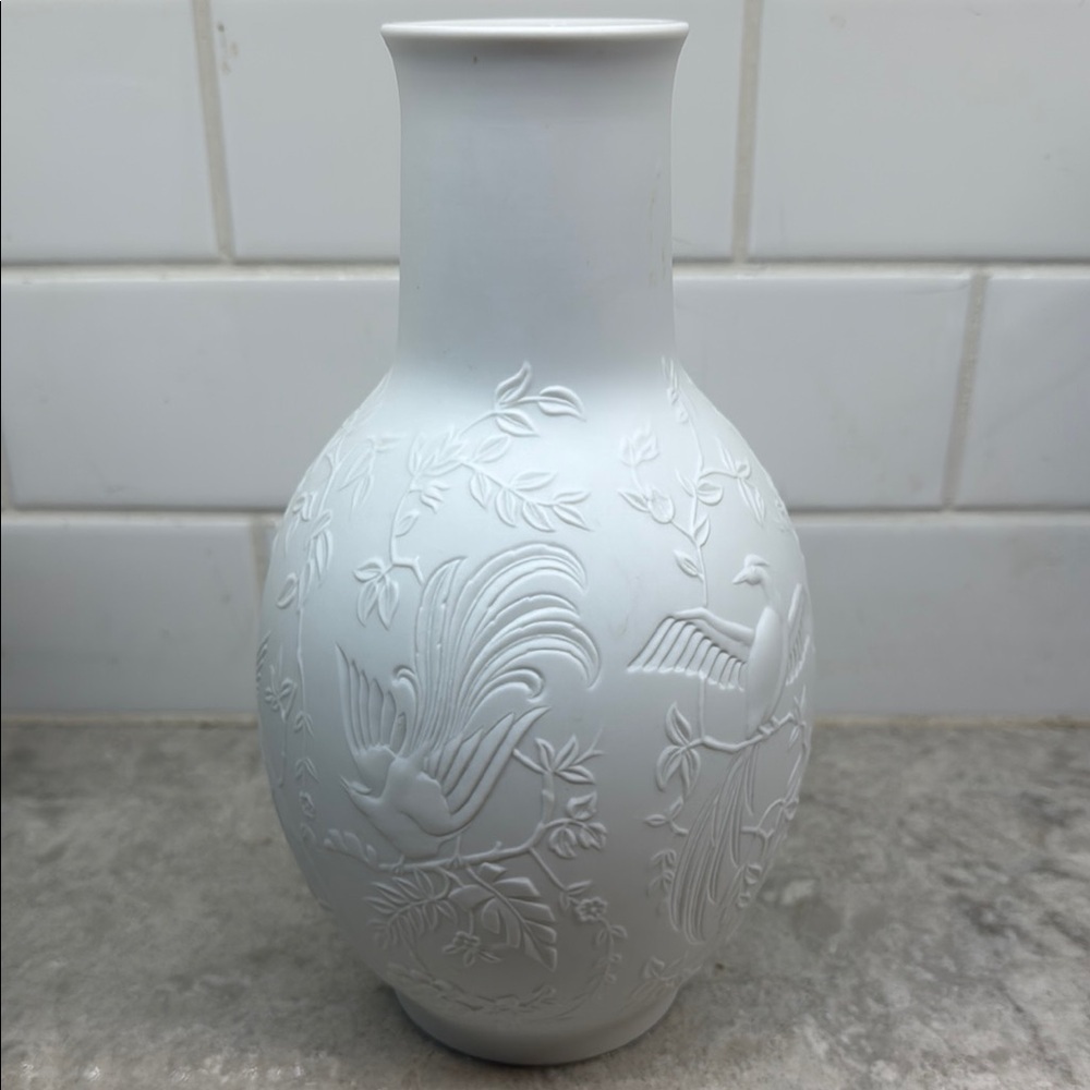 Vintage KAISER 296 Bisque Porcelain Bird of Paradise Embossed Vase W Germany - Picture 4 of 6